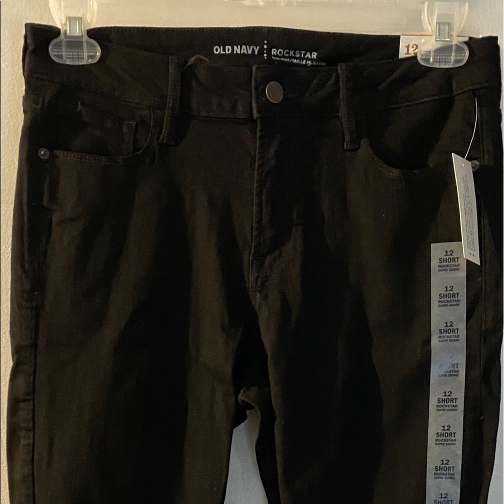 Old Navy black Rockstar super skinny Size 12 mid-rise Short Jeans